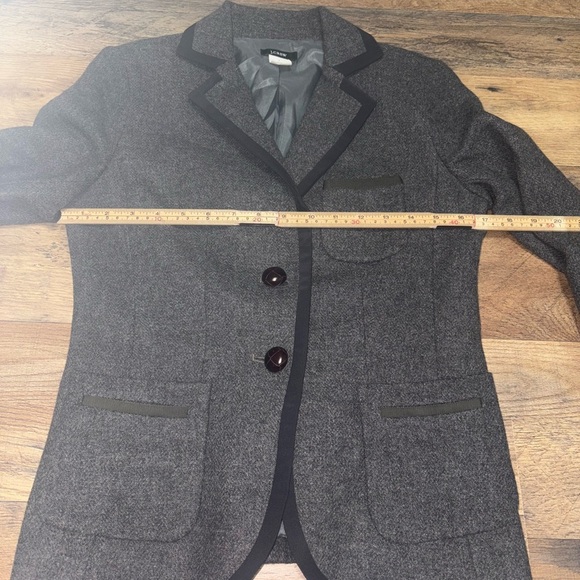 🛍️ J. Crew 100% Wool Blazer – Size 2 🖤✨ - Picture 3 of 7